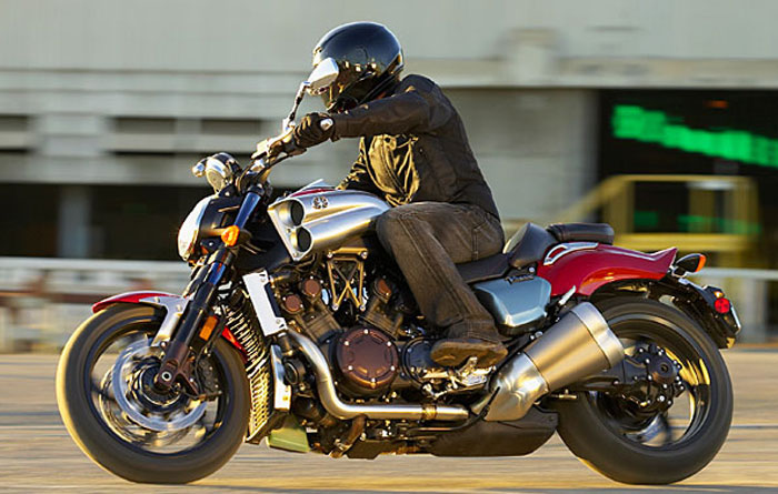  Ο Κος Max ντύθηκε στα κόκκινα