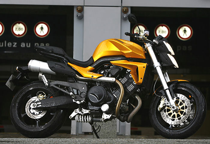 Νέο γυμνό από τη Voxan Νέο γυμνό από τη Voxan