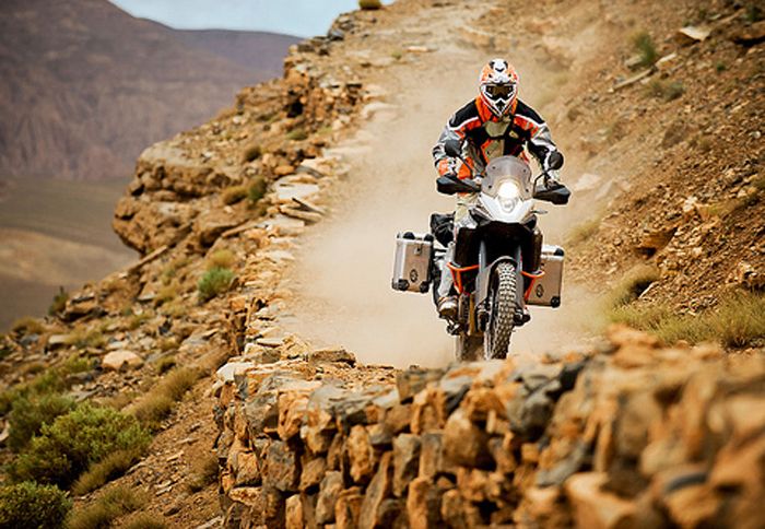 Αυτή είναι η πρώτη φωτογραφία που δείχνει το νέο ΚΤΜ 1190 Adventure R σε δράση. 