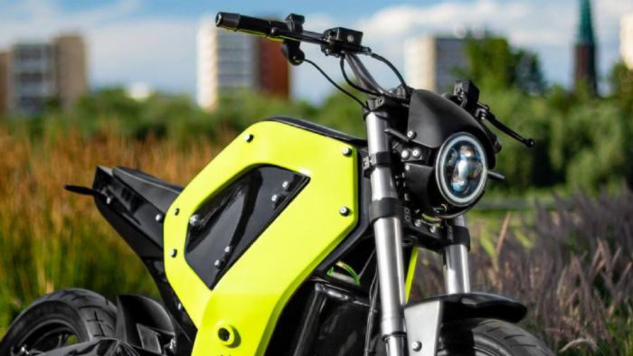 Φουτουριστική σχεδίαση όπως αρμόζει σε μια 3D printed μοτοσυκλέτα.