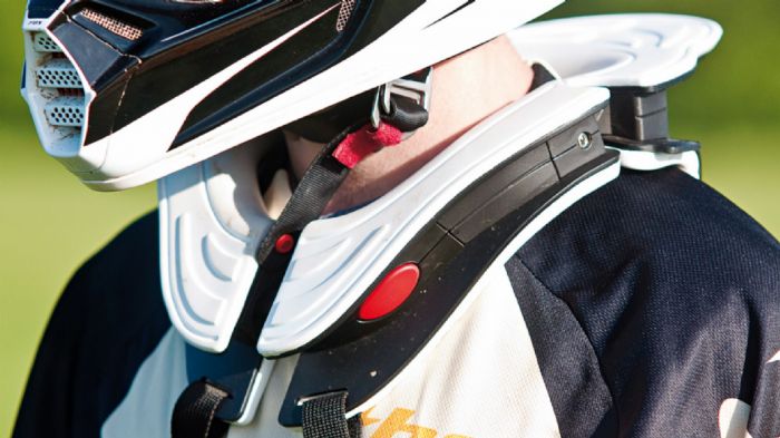 Neck Brace: Ουσία ή πολυτέλεια; Neck Brace: Ουσία ή πολυτέλεια;