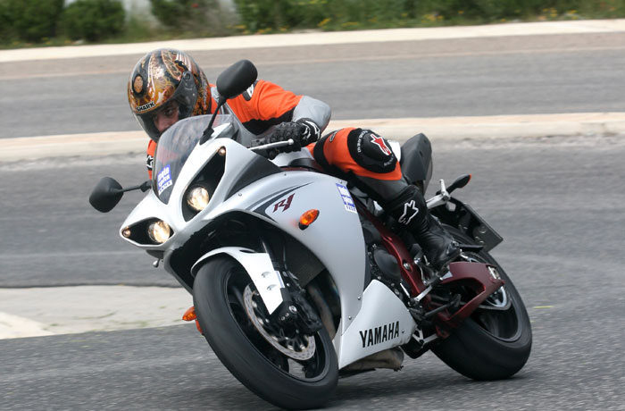 Δοκιμάζουμε το νέο Yamaha R1