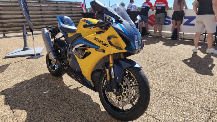 Στην ιστορική πίστα Paul Ricard, η Suzuki επέλεξε να παρουσιάσει τη νέα GSX-R1000R, μια superbike που συμβολίζει την επιστροφή του θρυλικού Gixxer. Η επιλογή δεν ήταν τυχαία, αφού το Παγκόσμιο Πρωτάθλ