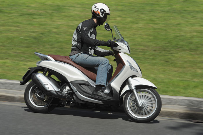Οδηγούμε τα νέα Piaggio Beverly 