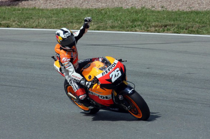 Νίκη Pedrosa, δυναμική επιστροφή Rossi!