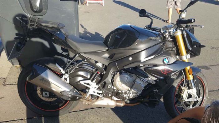 Φωτογραφίες του νέου μοντέλου, μαζί με μία του τρέχοντος, ώστε να δείτε τις διαφορές. 