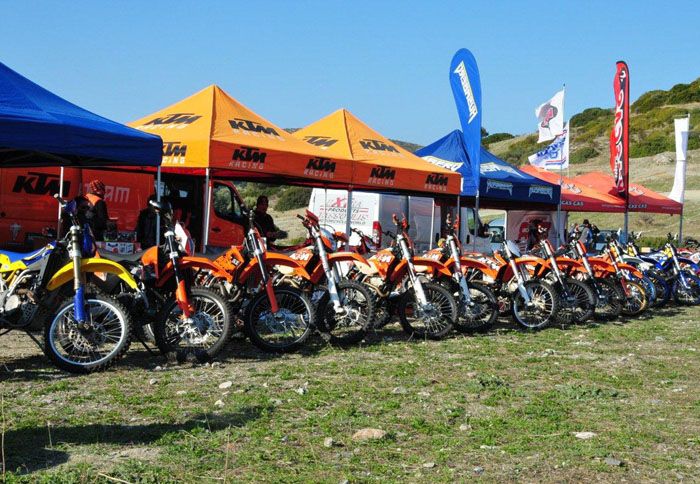 Στην άψογα προετοιμασμένη περιοχή στο Πυργάκι Παλαιάς Φώκαιας συγκεντρώθηκαν περισσότεροι από 1000 φίλοι του Enduro.