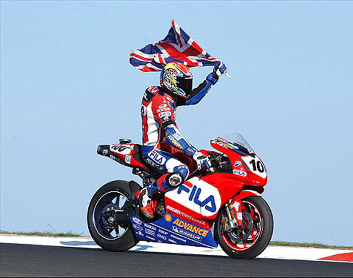 Oι Βρετανοί ψάχνουν τον νέο B.Sheene