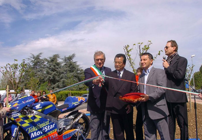 Ο Kato δίνει το όνομά του σε δρόμο