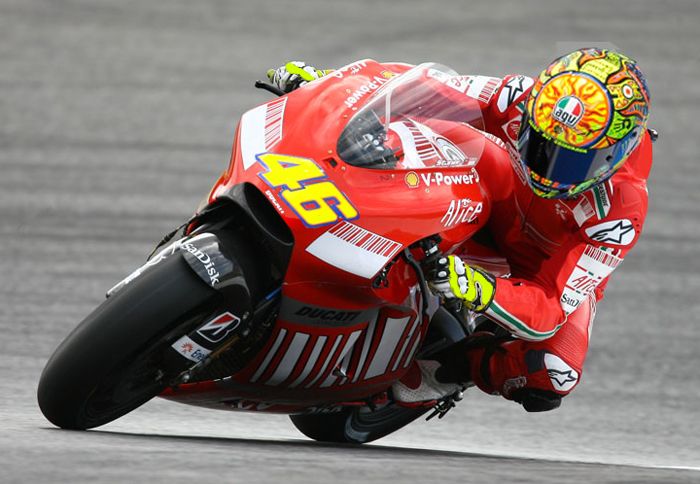 Η Ducati δουλεύει σκληρά και αυτό θα φανεί από τα αποτελέσματα των αγώνων του 20 Η Ducati δουλεύει σκληρά και αυτό θα φανεί από τα αποτελέσματα των αγώνων του 2012.