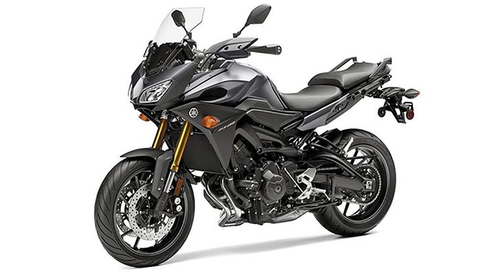 Τρικύλινδρο μοτέρ, δυνατές επιδόσεις, επιθετική σχεδίαση, κορυφαία περιφερειακά, Τρικύλινδρο μοτέρ, δυνατές επιδόσεις, επιθετική σχεδίαση, κορυφαία περιφερειακά, ψηλή ζελατίνα, χούφτες, και διαφορετικές σέλες αναβάτη και συνεπιβάτη.