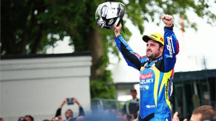 Νίκη για τον DUNLOP: Με την GSX-R1000 Νίκη για τον DUNLOP: Με την GSX-R1000