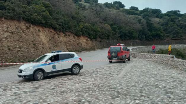 Συγκλονιστικό: Βουτιά θανάτου με μοτοσυκλέτα στα Μετέωρα Συγκλονιστικό: Βουτιά θανάτου με μοτοσυκλέτα στα Μετέωρα