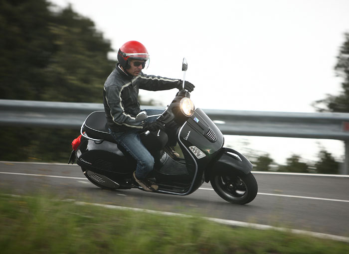 Vespa GTS 300 i.e. Super Titanium