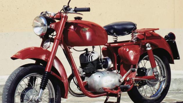 Η ιταλική παράδοση στη μοτοσυκλέτα δεν είναι απλώς ιστορία· είναι πολιτισμός. Είναι η συνάντηση πάθους, μηχανολογικής έμπνευσης και αγωνιστικής φιλοδοξίας. 