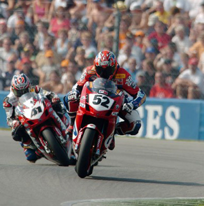 Πρωταθλητής ο James Toseland