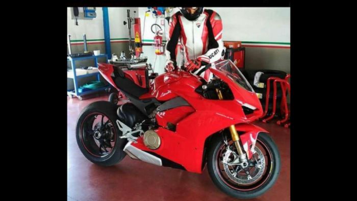 Θυμίζει την προηγούμενη γενιά των Panigale