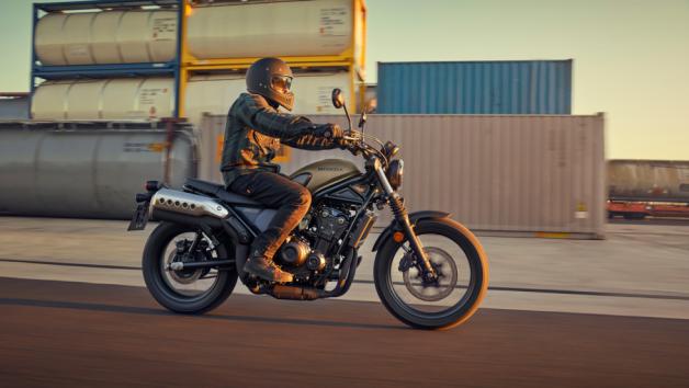 Η CL500 εστιάζει σε άνεση, ηρεμία και πολυχρηστικότητα, κάτι που την καθιστά ιδανική για πιο έμπειρους αναβάτες αλλά και φιλική για όσους δοκιμάζουν για πρώτη φορά την μοτοσυκλέτα. 