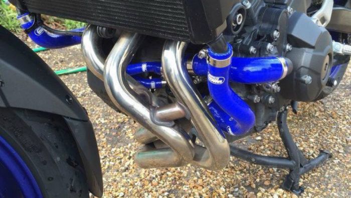 Σιλικονούχα κολάρα Samco για Yamaha FZ 09, MT 09 και Tracer 900 Σιλικονούχα κολάρα Samco για Yamaha FZ 09, MT 09 και Tracer 900