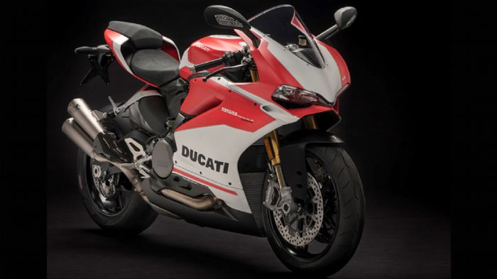 Είναι εξοπλισμένη με πλήρως ρυθμιζόμενες αναρτήσεις. Είναι εξοπλισμένη με πλήρως ρυθμιζόμενες αναρτήσεις.