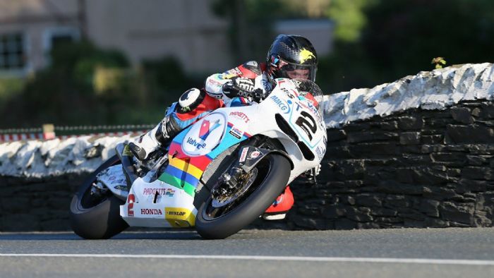 Εκρηκτικός στη σέλα του Honda RC213V-S ο Bruce Anstey. Εκρηκτικός στη σέλα του Honda RC213V-S ο Bruce Anstey.