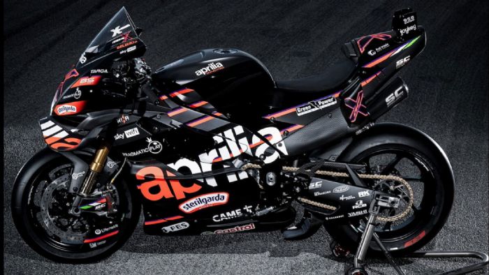 Η Aprilia RSV4 X-GP αποτελεί την πιο πρόσφατη και πιο ακραία δημιουργία του τμήματος Aprilia Racing, και μέσα σε μόλις 14 ημέρες εξαντλήθηκε πλήρως. Και οι 30 συλλεκτικές μονάδες της μοτοσυκλέτας πωλή