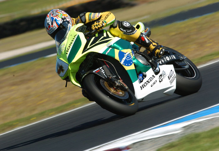 Corser και Bayliss μοιράστηκαν τις νίκες