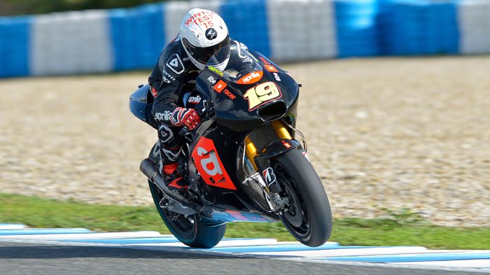 Θετικές ήταν οι πρώτες εντυπώσεις των αναβατών τς Aprilia για το νέο ισχυρότερο Θετικές ήταν οι πρώτες εντυπώσεις των αναβατών τς Aprilia για το νέο ισχυρότερο μοτέρ με τις πνευματικές βαλβίδες.