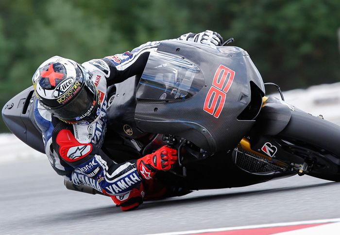 Αυτή είναι η πρωτότυπη μοτοσικλέτα της Yamaha για το 2013, όπως την οδήγησε ο Lorenzo στο Brno. Οι δοκιμές συνεχίζονται στο Aragon.