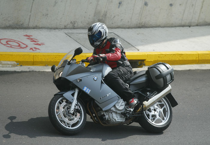 BMW F 800 ST: Eπιθετικά …τουριστικό! BMW F 800 ST: Eπιθετικά …τουριστικό!