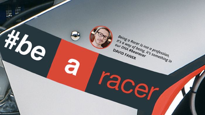 Με τον διαγωνισμό #bearacer δίνεται η δυνατότητα σε όλους τους λάτρεις των σπορ Με τον διαγωνισμό #bearacer δίνεται η δυνατότητα σε όλους τους λάτρεις των σπορ μοτοσικλετών, να δουν τις ιδέες τους, την υπογραφή τους ή ακόμη και το πρόσωπο τους, στις RSV4 που οδηγούν οι Marco Mela