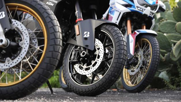 Ελαστικό δρόμου που ταιριάζει
στην adventure εμφάνιση της μοτοσυκλέτας σας Ελαστικό δρόμου που ταιριάζει
στην adventure εμφάνιση της μοτοσυκλέτας σας