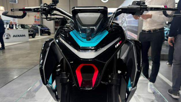 EICMA 2025 - CFMoto 675NK GP: Με αναρτήσεις Ohlins, φρένα Brembo και αναβαθμισμένο κινητήρα