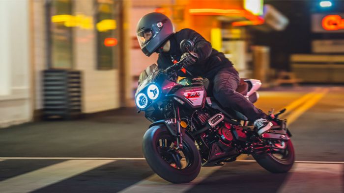 Το Papio XO-1 συνδυάζει ρετρό sportbike εμφάνιση με φρέσκια, μοντέρνα αισθητική και καταφέρνει να τραβήξει τα βλέμματα, όχι μόνο για το στιλ αλλά και για τον παράγοντα… χαριτωμενιάς.