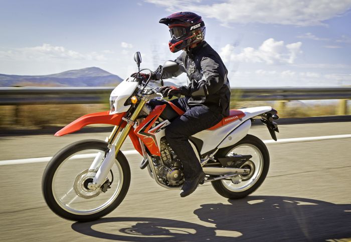 Η Honda φρόντισε ώστε το νέο CRF250L να είναι αξιόπιστο και πρακτικό στο δρόμο και διασκεδαστικό εκτός αυτού. 