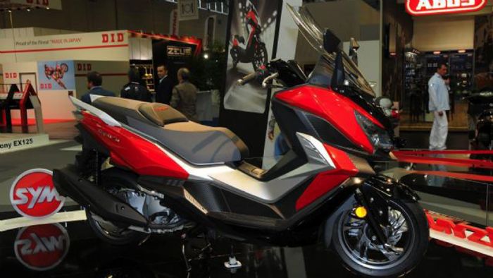 Το CruiSym 300 στην έκθεση της Intermot. Το CruiSym 300 στην έκθεση της Intermot.
