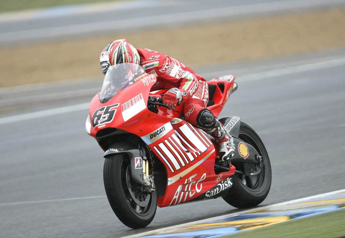 Ο Capirossi δε το βάζει κάτω