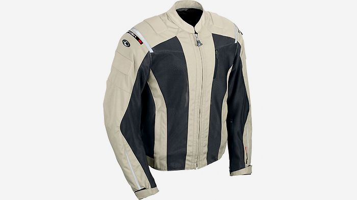 Το Clover Airtek 2 θα το βρείτε στην τιμή των 269 ευρώ στη Μπαξεβάνης Moto. Περισσότερα στο τηλ.: 210-9237000.