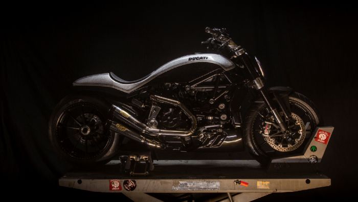 Ένα ξεχωριστό μοντέλο γίνεται ακόμα πιο ιδιαίτερο. Ένα ξεχωριστό μοντέλο γίνεται ακόμα πιο ιδιαίτερο.