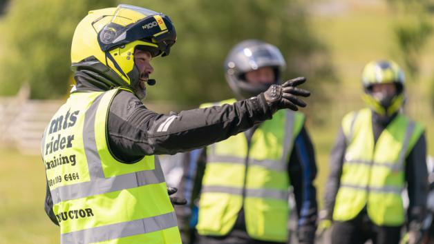 Νίκη για τους δικυκλιστές: Δεν θα διαφοροποιηθούν τα όρια ταχύτητας