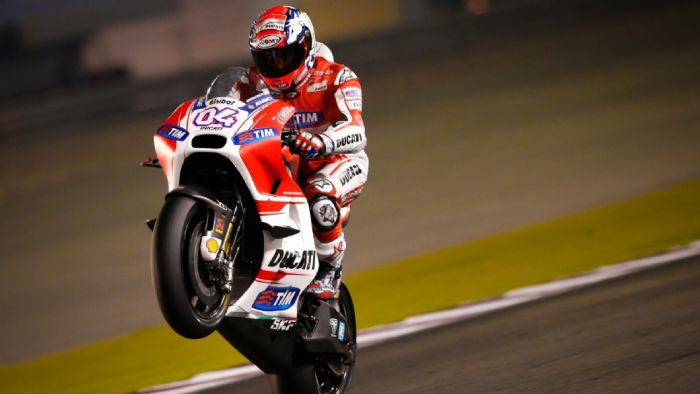 Παραμένει στην Ducati ο Andrea Dovizioso, υπογράφοντας συμβόλαιο μέχρι το 2018. 