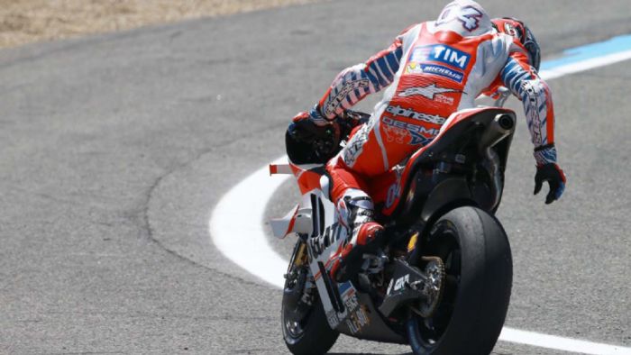 O άτυχος μέχρι τώρα Andrea Dovizioso αναγκάστηκε να εγκαταλείψει στην Ισπανία, λ O άτυχος μέχρι τώρα Andrea Dovizioso αναγκάστηκε να εγκαταλείψει στην Ισπανία, λόγω βλάβης στην αντλία νερού.