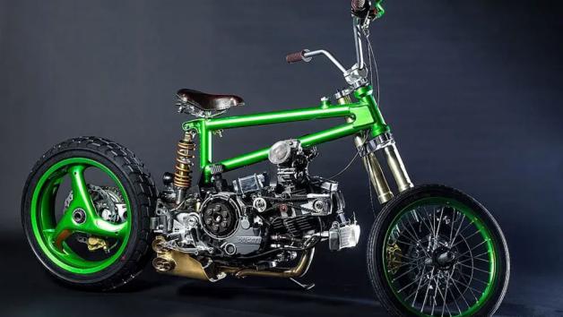 Μοιάζει με BMX , φοράει μοτέρ Ducati και μπορείς να πιείς το καύσιμο της! - Φτια Μοιάζει με BMX , φοράει μοτέρ Ducati και μπορείς να πιείς το καύσιμο της! - Φτιαγμένο απ τη Ρωσία