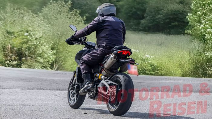 Για σχεδόν ένα τέταρτο του αιώνα, ο δικύλινδρος σε V Testastretta αποτελούσε τον βασικό πυρήνα της Ducati, τροφοδοτώντας από supersport μέχρι crossover μοντέλα.