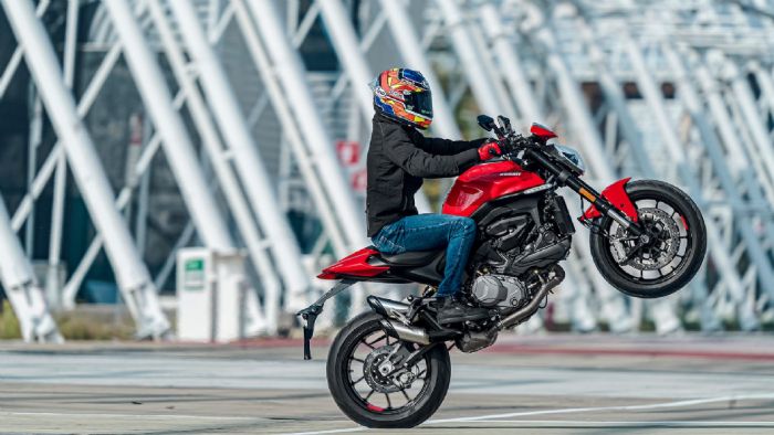 Ducati Monster: Πιο μυώδες με 18 λιγότερα κιλά και μεγαλύτερη ιπποδύναμη