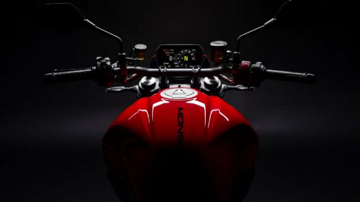 Η νέα Ducati Monster 2026 σηματοδοτεί την εξέλιξη ενός από τα πιο εμβληματικά γυ Η νέα Ducati Monster 2026 σηματοδοτεί την εξέλιξη ενός από τα πιο εμβληματικά γυμνά μοντέλα της ευρωπαϊκής σκηνής. Περισσότερο από τρεις δεκαετίες μετά το ντεμπούτο της, η Monster διατηρεί τη σχεδιαστ