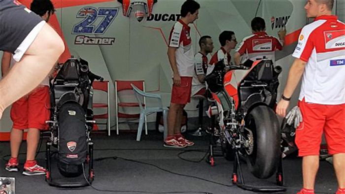 Μυστήριο παραμένει μέχρι στιγμής το κουτί στην ουρά της μοτοσυκλέτας! Μυστήριο παραμένει μέχρι στιγμής το κουτί στην ουρά της μοτοσυκλέτας!