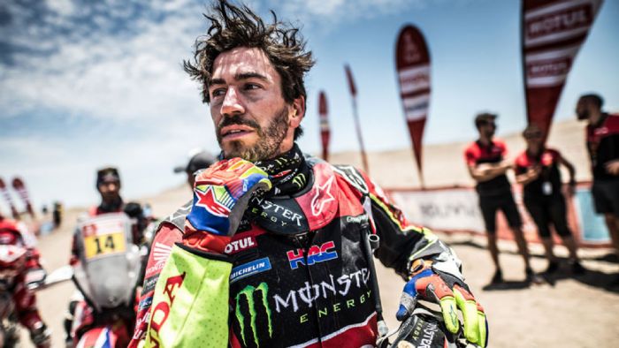 Ζήτησε ιατρική βοήθεια στη μέση της ειδικής. 