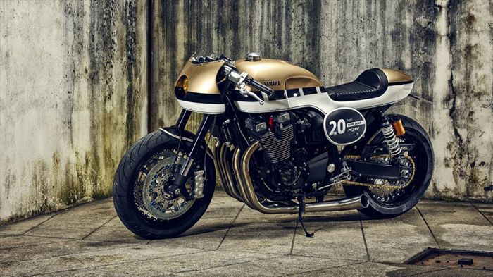 Ένα Yard Built XJR1300 από χρυσό. Ένα Yard Built XJR1300 από χρυσό.