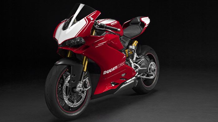 To Panigale R ζυγίζει μόλις 162 κιλά άδειο και αποδίδει 205 ίππους, όσους και το μεγαλύτερου κυβισμού 1299 Panigale